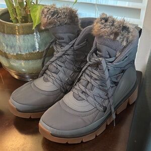 Columbia Gray Faux-Fur Trim Winter Boots
